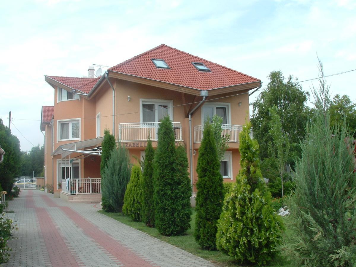 HajdúszoboszlóIzabella Panzio住宿加早餐旅馆 外观 照片